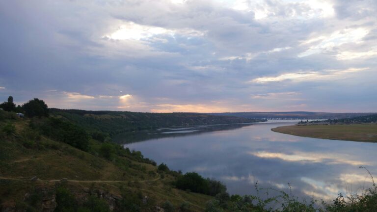 Trasee turistice și atracții culturale din Moldova, acum accesibile prin noua aplicație EkoApp, lansată astăzi.